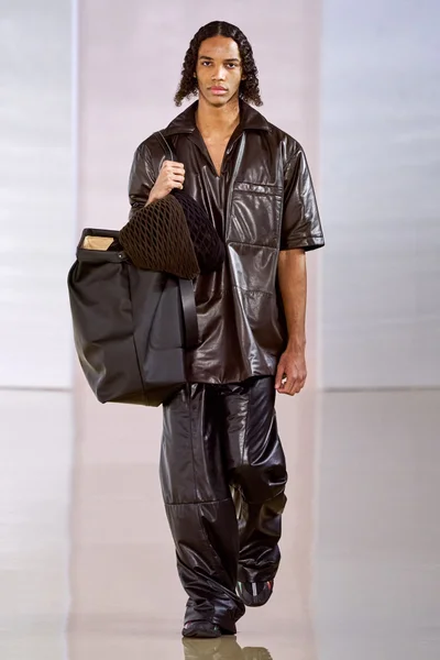 Look 15